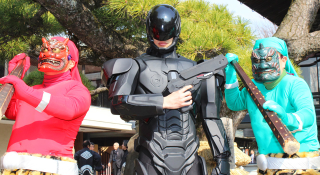 Illustration for article titled RoboCop Is Throwing Beans at People in Tokyo